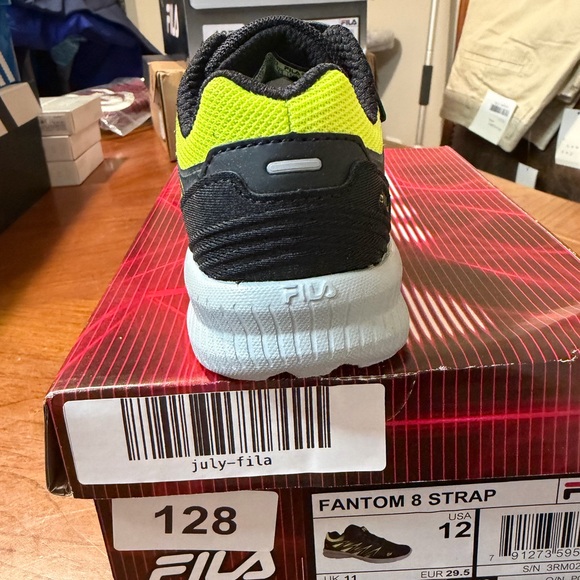 Fila Kid's Black and Neon Green Fantom 8 Strap Sneakers New in Box Size 12 - Picture 3 of 9